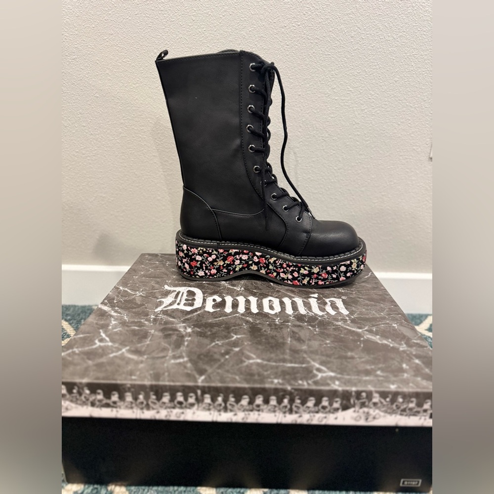 Demonia Emily-350 Floral Platform Lace Up Boots Size 10 BNIB Rare - Picture 2 of 12